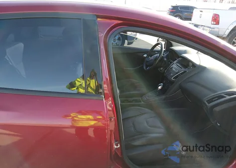 2016 Ford Focus Se z USA, uszkodzony, nr VIN 1FADP3K20GL302836